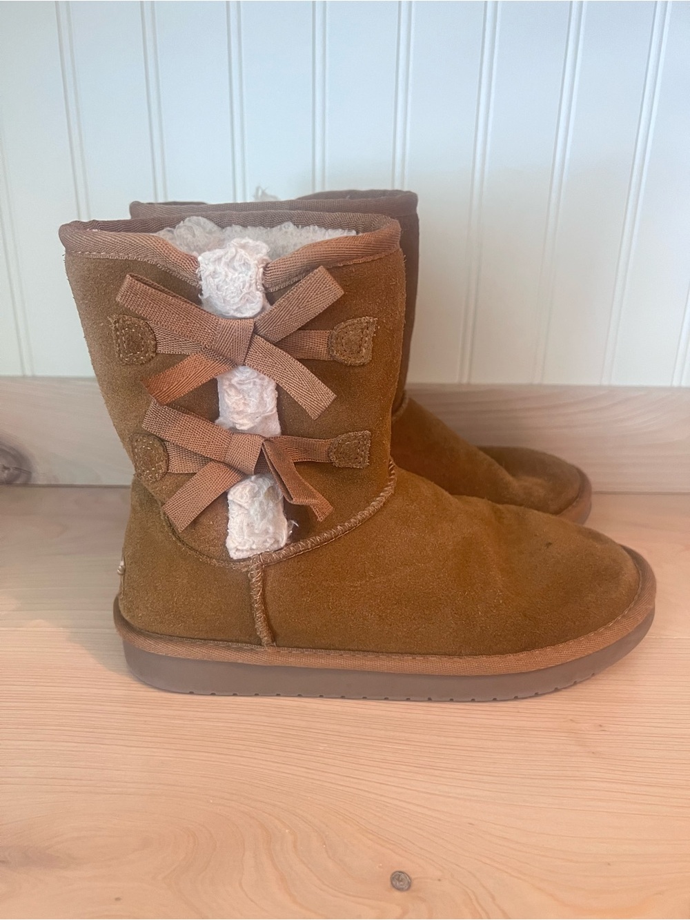 Koolaburra Ugg Bow Suede Boots - sz 4